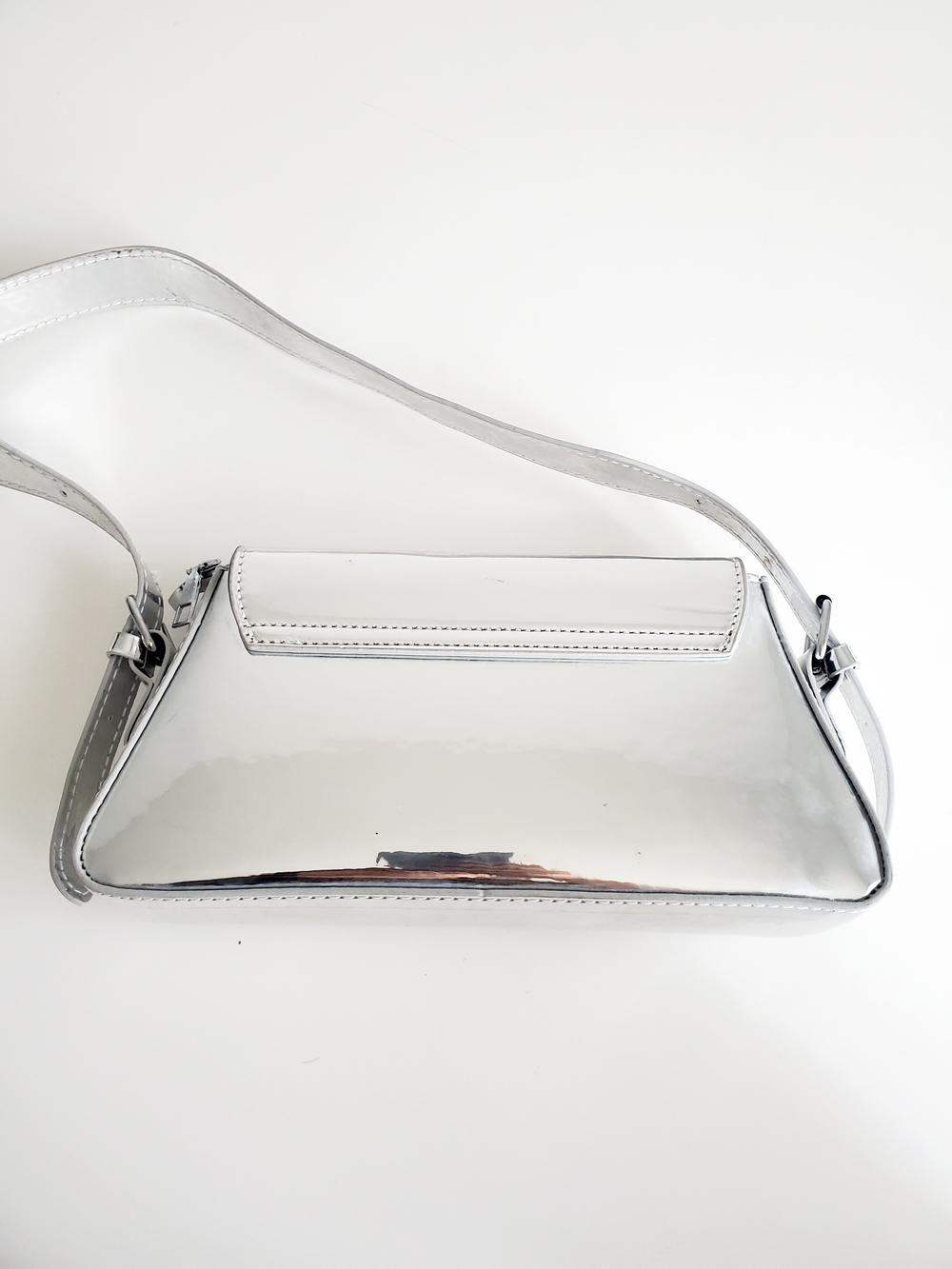 Sleek Silver Women's Shoulder Bag - Picture 3 of 4
